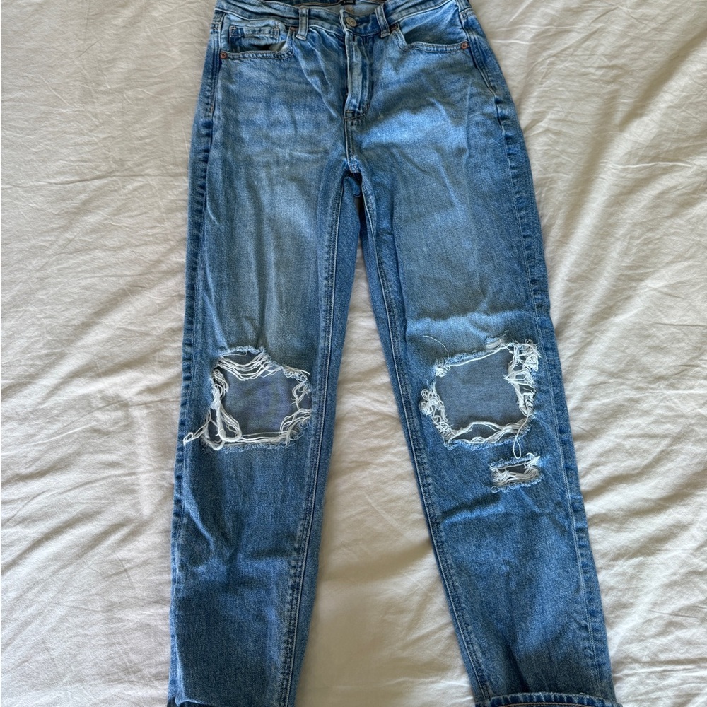 AE Strigid Ripped Mom Jean